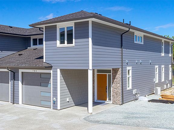 2nd image of 784 Russell Rd