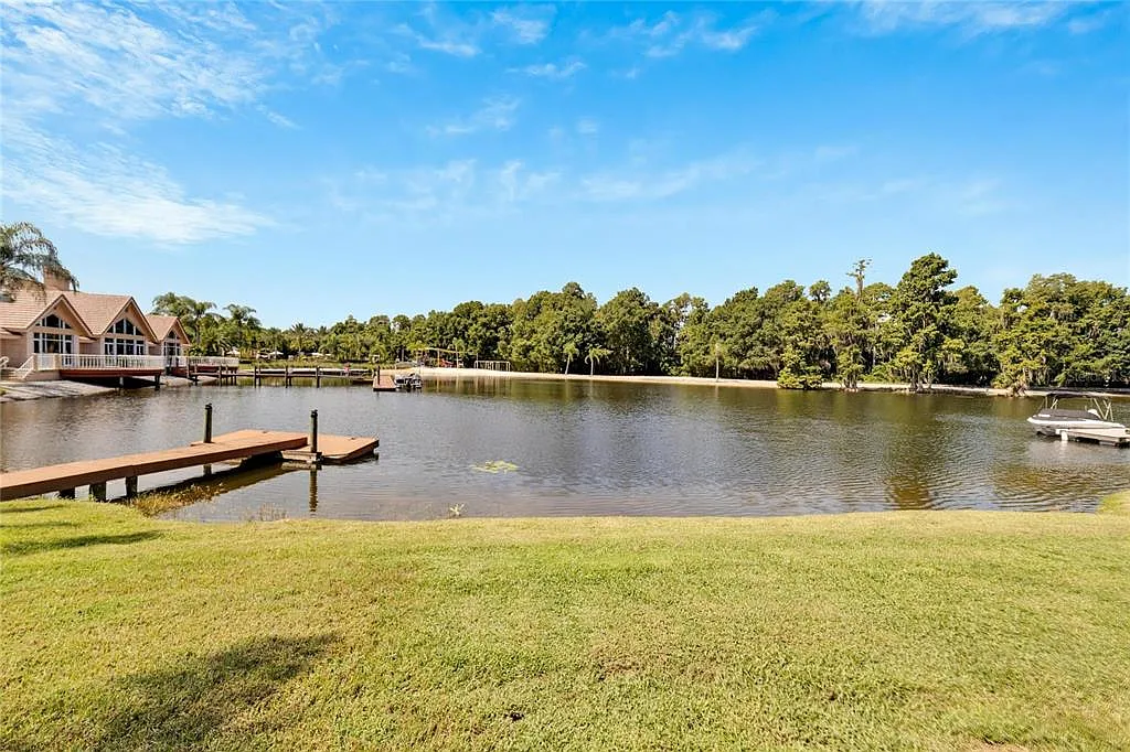 5 bed, 3.5 bath, 5391 sqft, $8,000 — Photo 3