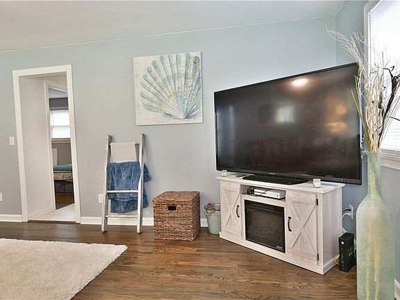 4th image of 2529 Drummond Ave