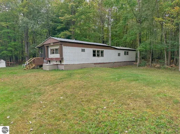 1628 E Jones Rd, Beaverton, MI 48612