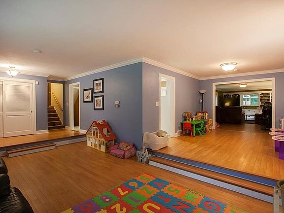 2nd image of 531 Northlawn Dr