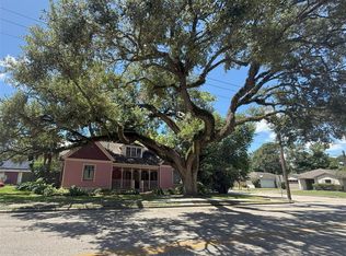 104 S Johnson St, Alvin, TX 77511