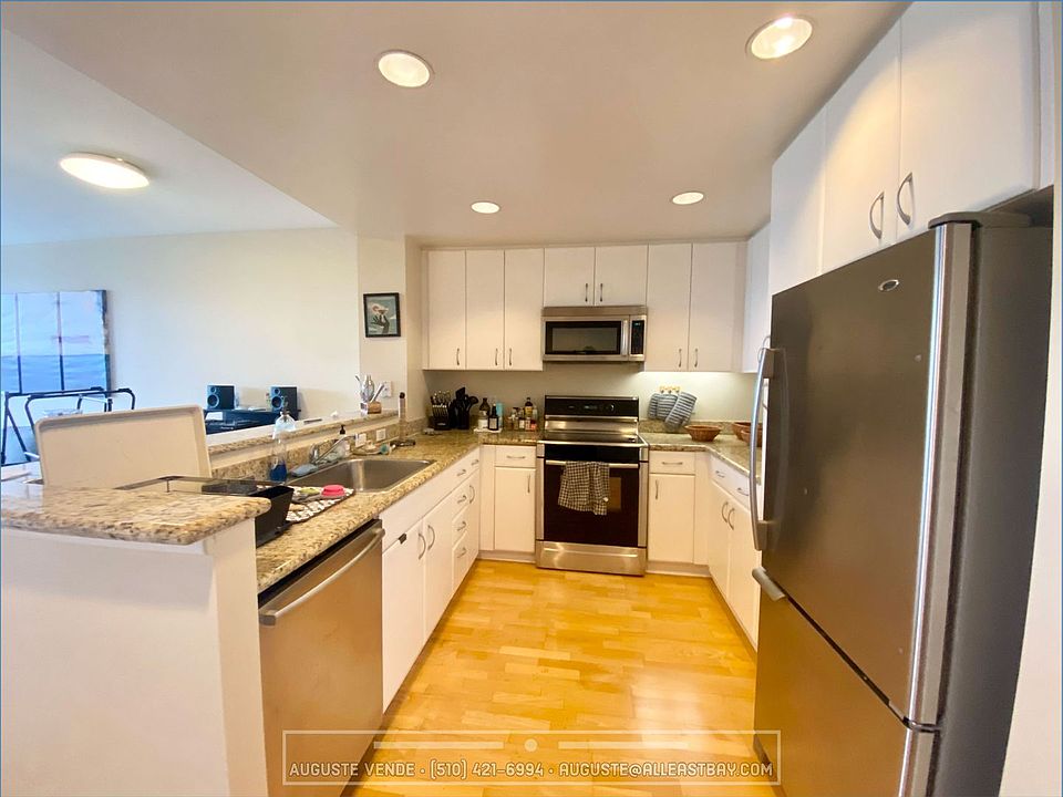 1st image of 260 King St Unit 433