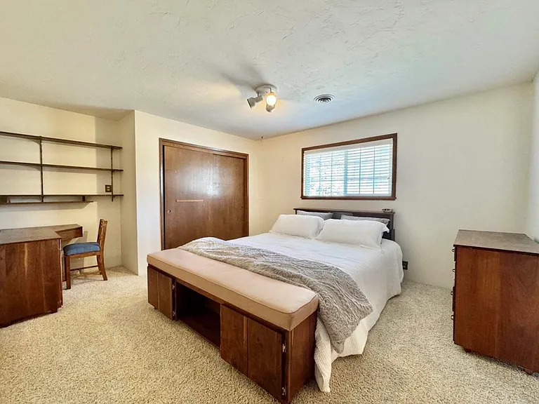 1560 El Monte Rd #B — Photo 6