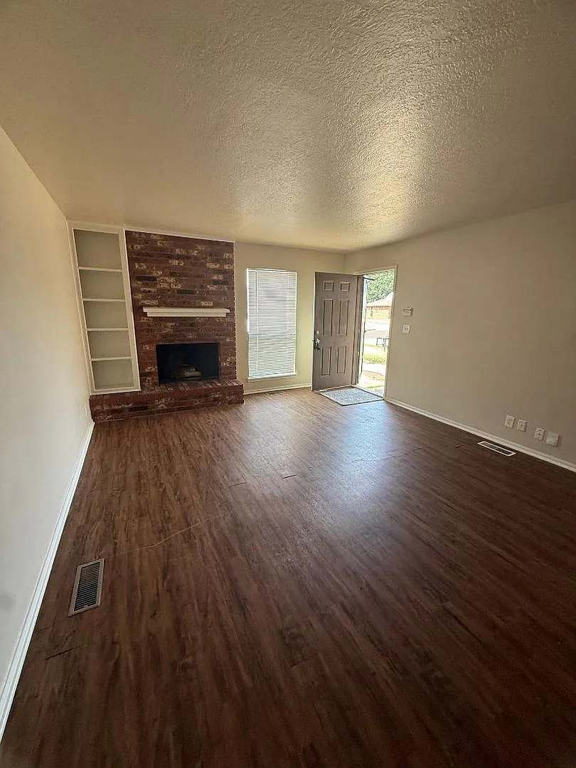 Spacious duplex in Norman available NOW! — Photo 4