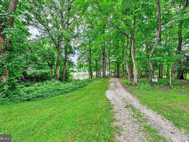 300 Long Cove Ln — Photo 17