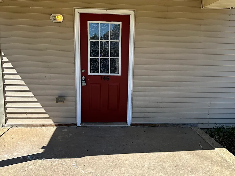 141 Bradford Dr — Photo 1