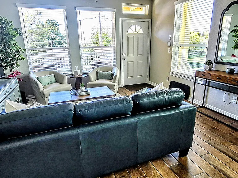 710 Lee Ave — Photo 3