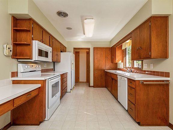 2nd image of 4219 Crestview Dr