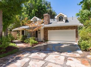 4109 Meadow Lark Dr, Calabasas, CA 91302