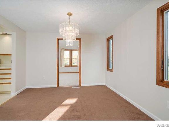 4th image of 103 Roycroft Dr