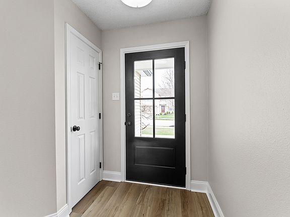 5th image of 15187 Redcliff Dr