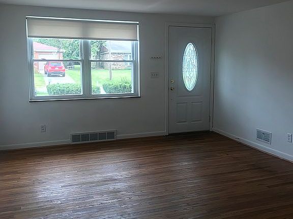 4th image of 12 Lacresta Dr