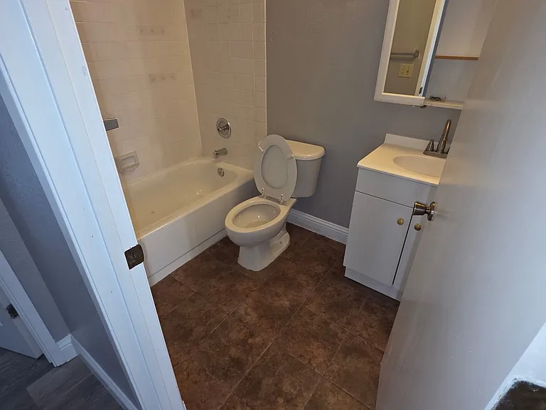 2080 Highview Ct #7 — Photo 6