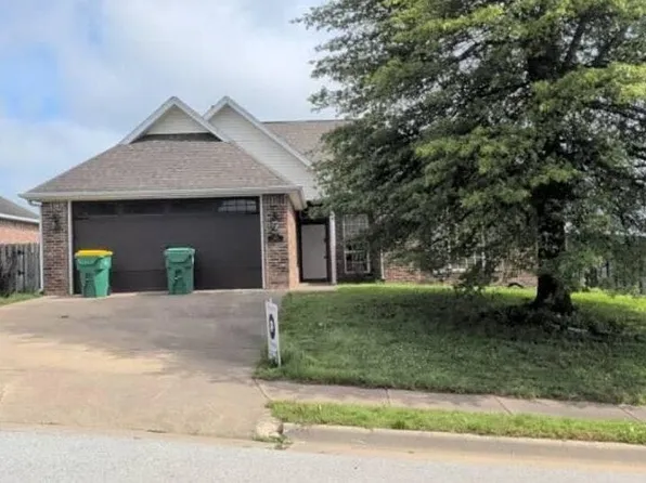 451 Coopers Farm Rd, Centerton, AR 72719
