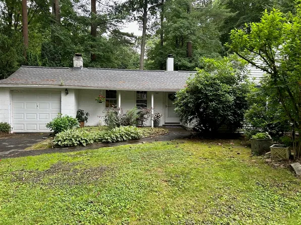 60 Gates St, Framingham, MA 01702