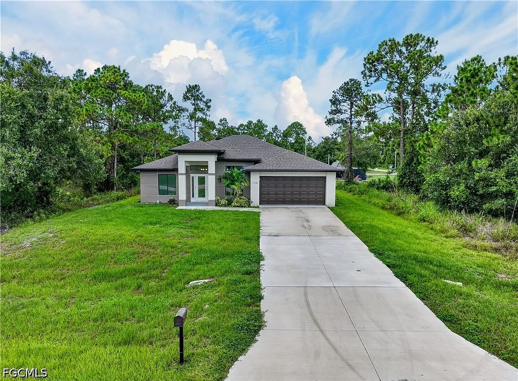 3 bed, 2.0 bath, 1638 sqft, $2,200 — Photo 1
