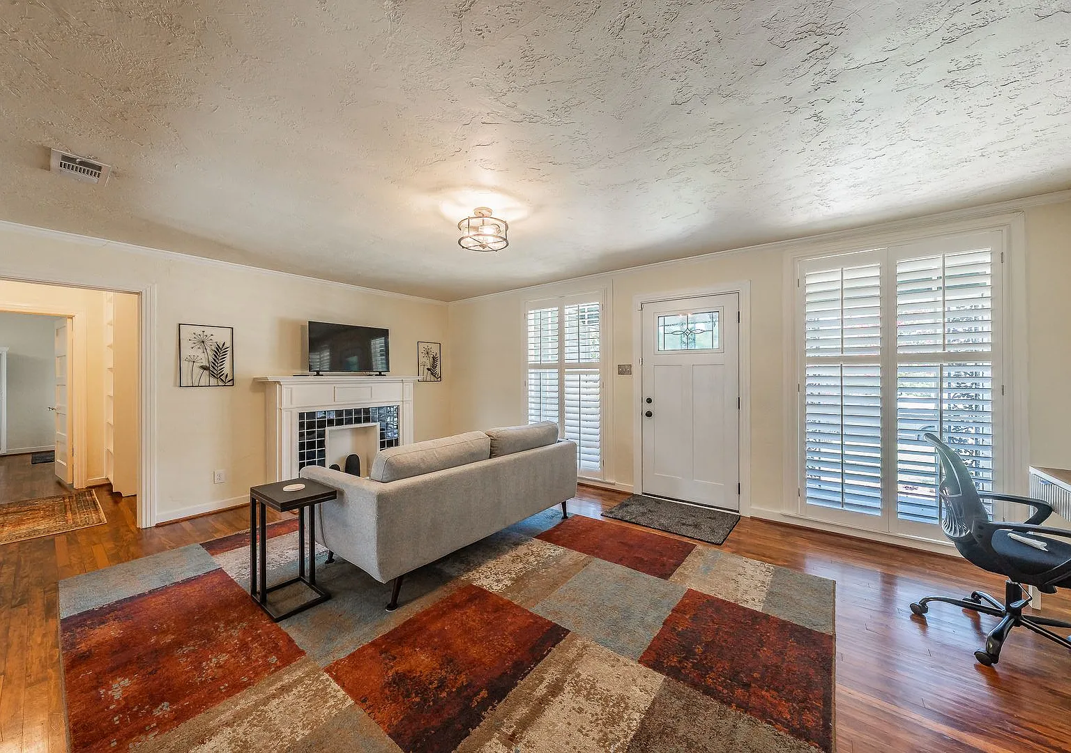 Charming 3BR/2BA Retreat: 2 Mi to the Forth Worth Stockyards — Photo 3