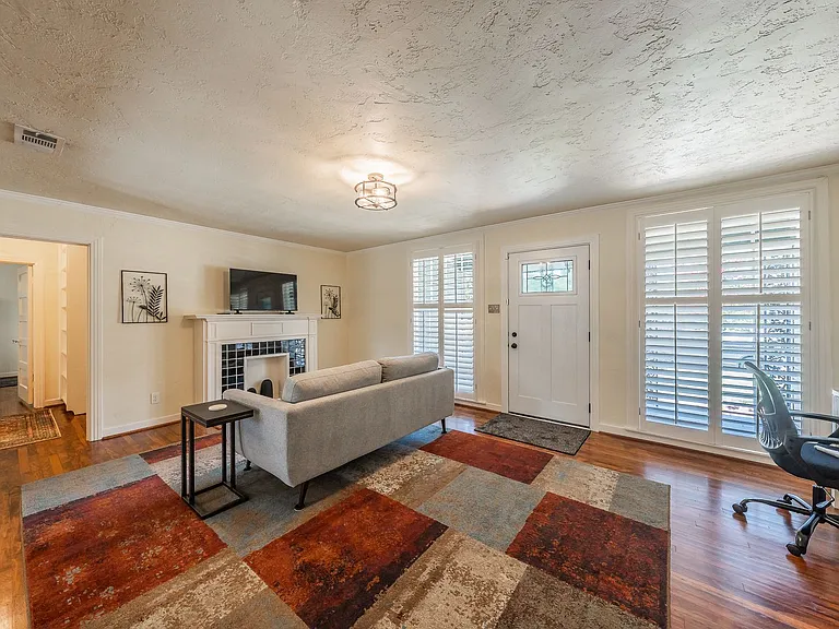 2157 W Lotus Ave — Photo 3