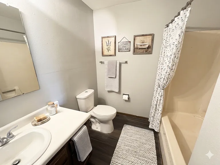 1319 Ravenwood Rd — Photo 5