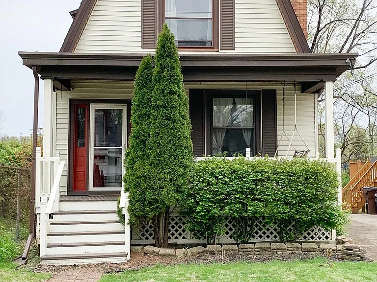 2321 Morton Ave — Photo 1
