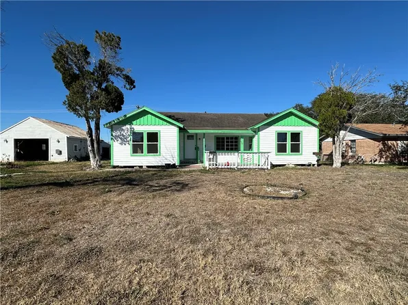 611 E Fulton St, Sinton, TX 78387