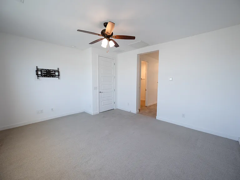 6910 S 12th Pl — Photo 12
