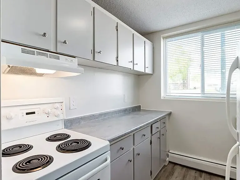 42 Campbell Cres SE #102 — Photo 5