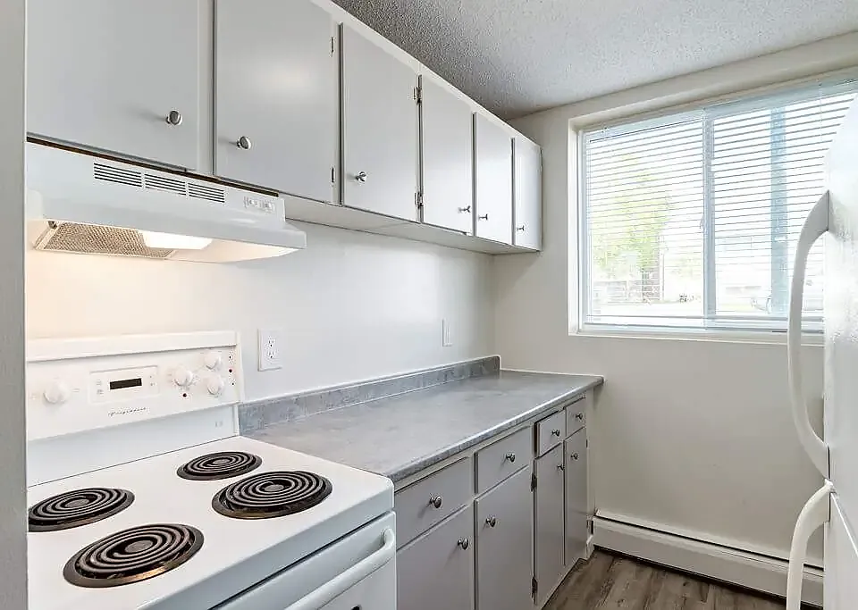 42 Campbell Cres SE