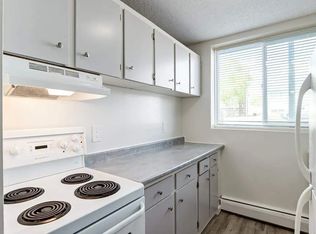 Pamela Manor, Medicine Hat, AB T1B 1J8