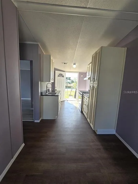 2 bed, 1.0 bath, 1232 sqft, $1,400 — Photo 4