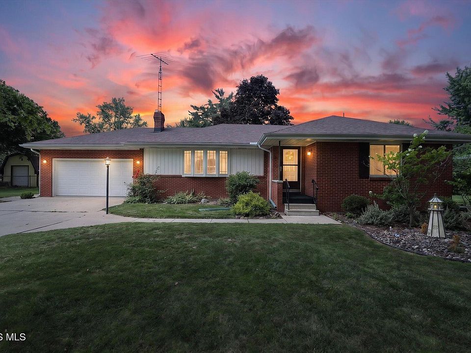 1st image of 190 Evergreen Dr