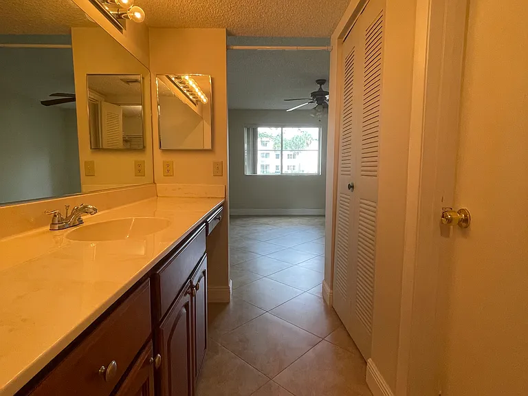 9899 Westview Dr #517 — Photo 7