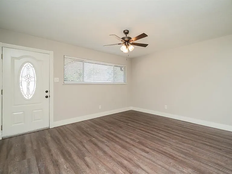 112 E Fairlane Dr — Photo 7