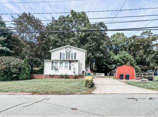 88 Walnut St, Putnam, CT 06260