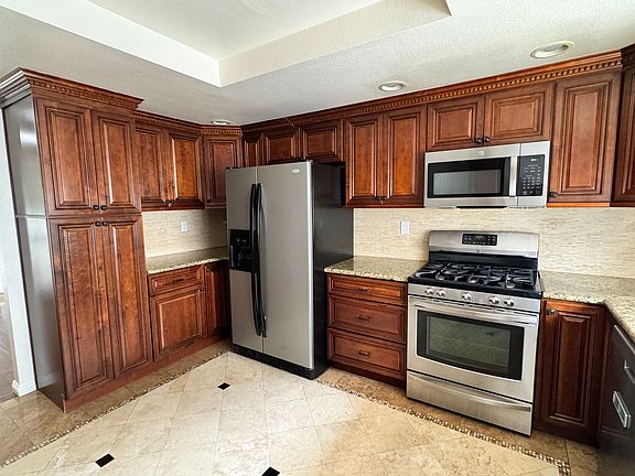 5th image of 2300 Maple Ave APT 190