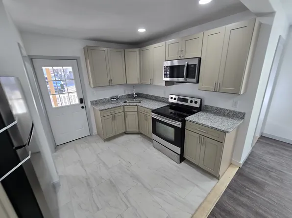 33 E Main St, Glen Lyon, PA