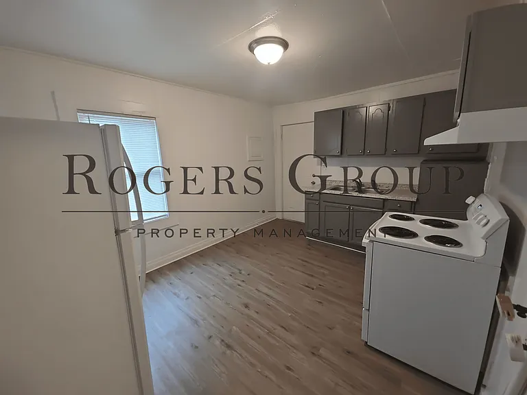 836 Lamb St — Photo 2