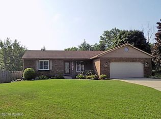 2044 Oak Hollow Dr, Jenison, MI 49428