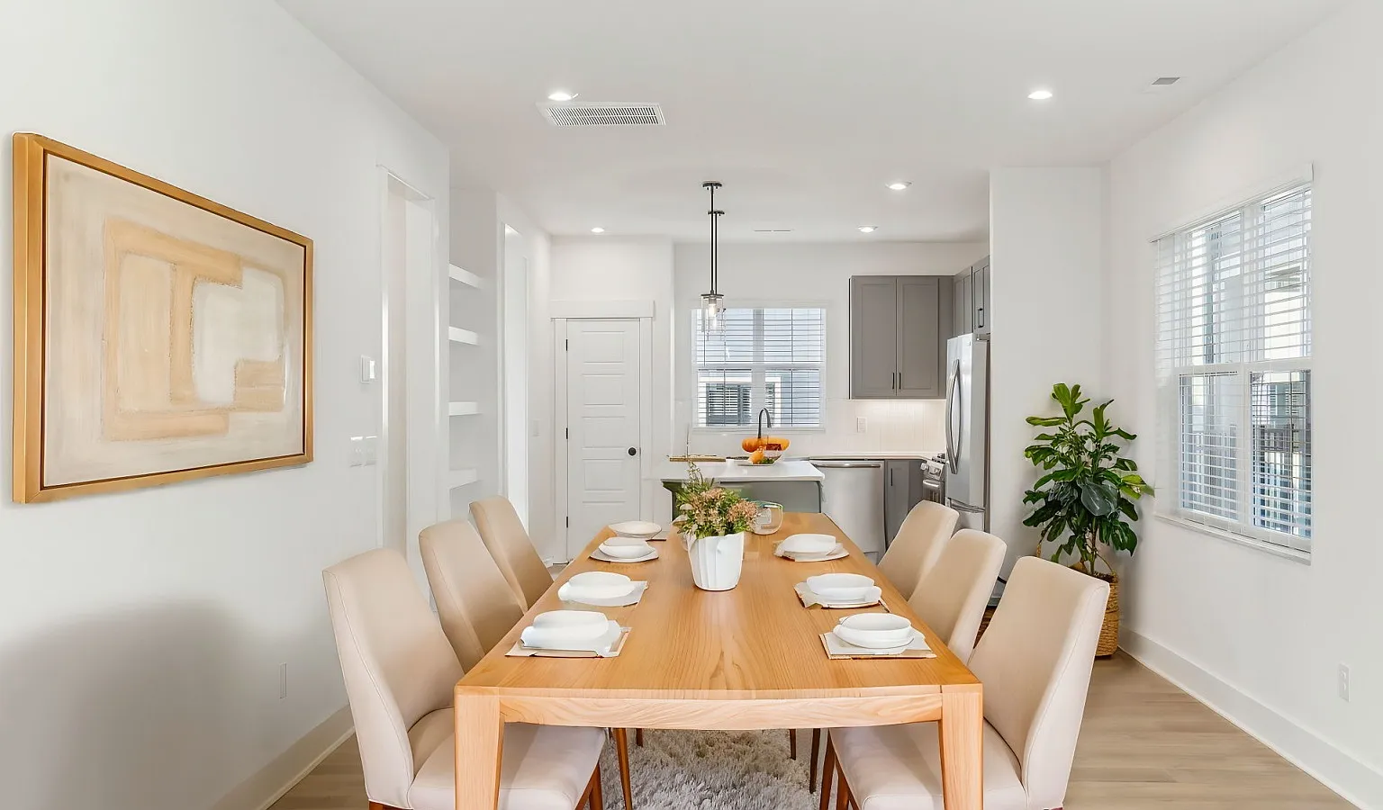 3 bed, 2.5 bath, 1585 sqft, $3,067 — Photo 4