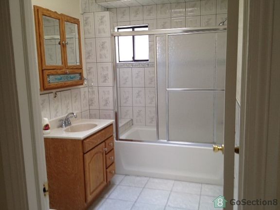 4th image of 432 W 50th St