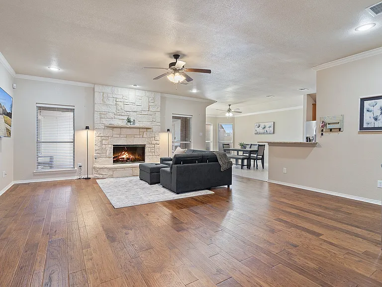 107 Loda Ct — Photo 21