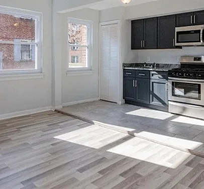 529 16th St NE #4 — Photo 5