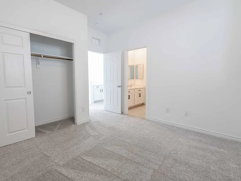 906 Sycamore Falls St — Photo 36