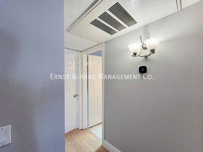421 W 6th St #103 — Photo 11
