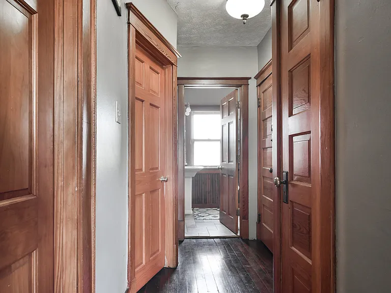 3124 Cass St — Photo 10