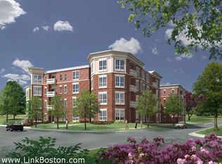 629 Hammond St #PENTHOUSE E-9, Chestnut Hill, MA 02467