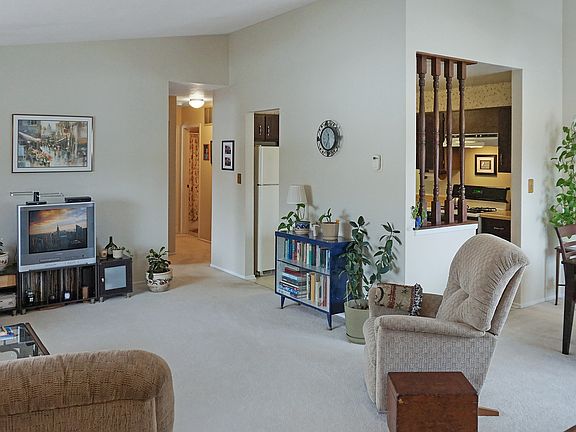 2nd image of 340 Taylor Ct #340
