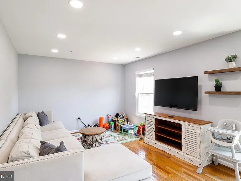 341 Creekside Commons Ct — Photo 10