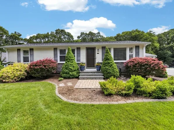 151 Signal Rock Dr, North Kingstown, RI 02852
